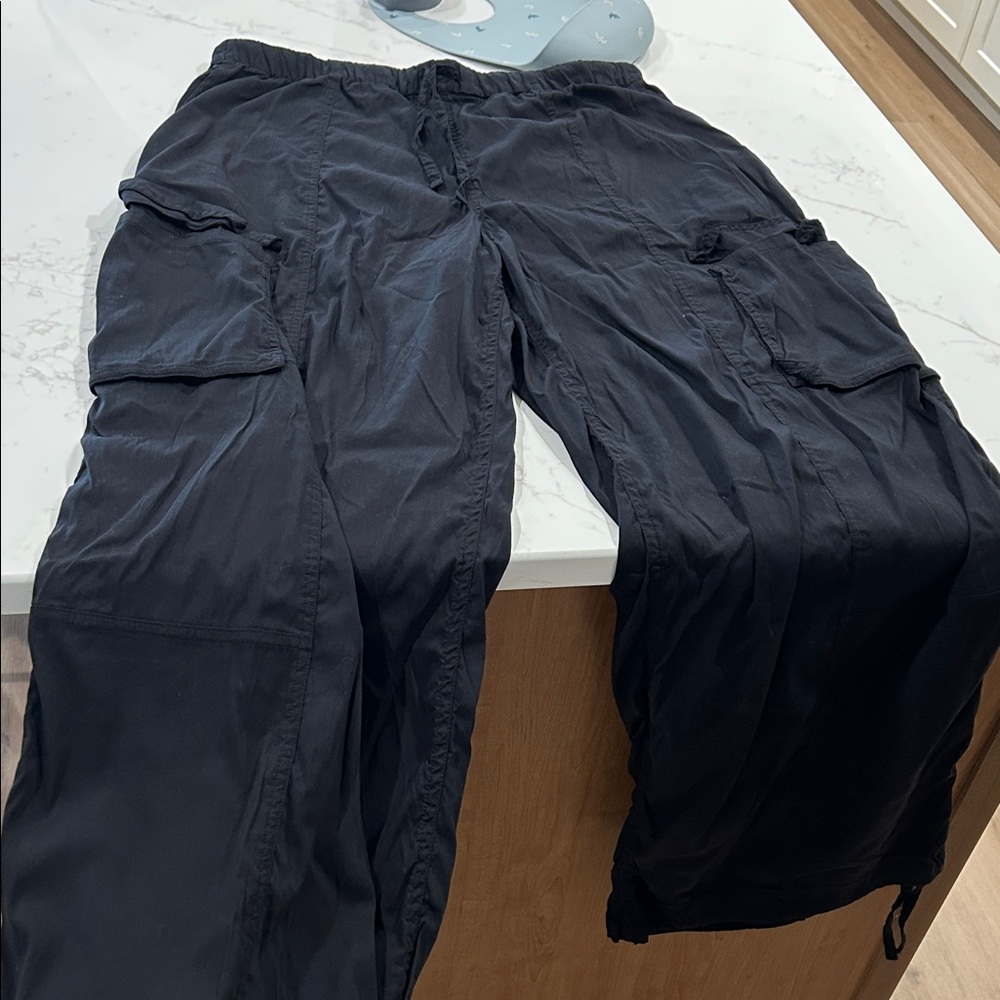 Lululemon Lightweight Adjustable Mid-Rise Cargo Pant - Picture 6 of 8